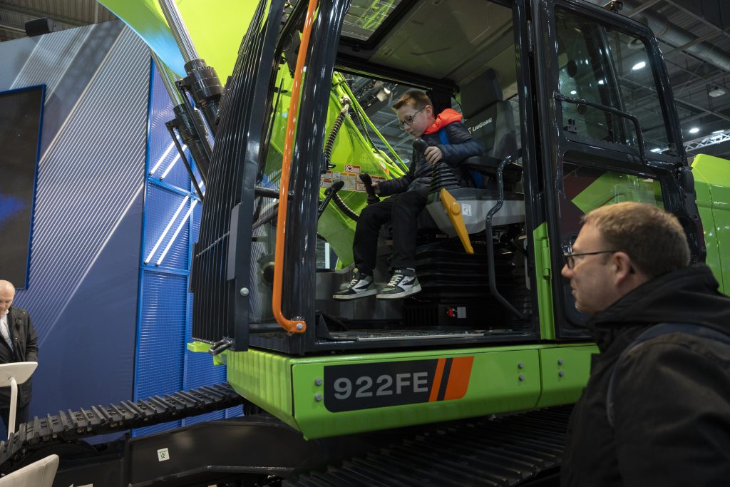 LIUGONG-01202-1024x683 亿万先生MR·(中国集团)官方网站